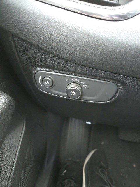 Used 2018 Chevrolet Equinox LT image 11