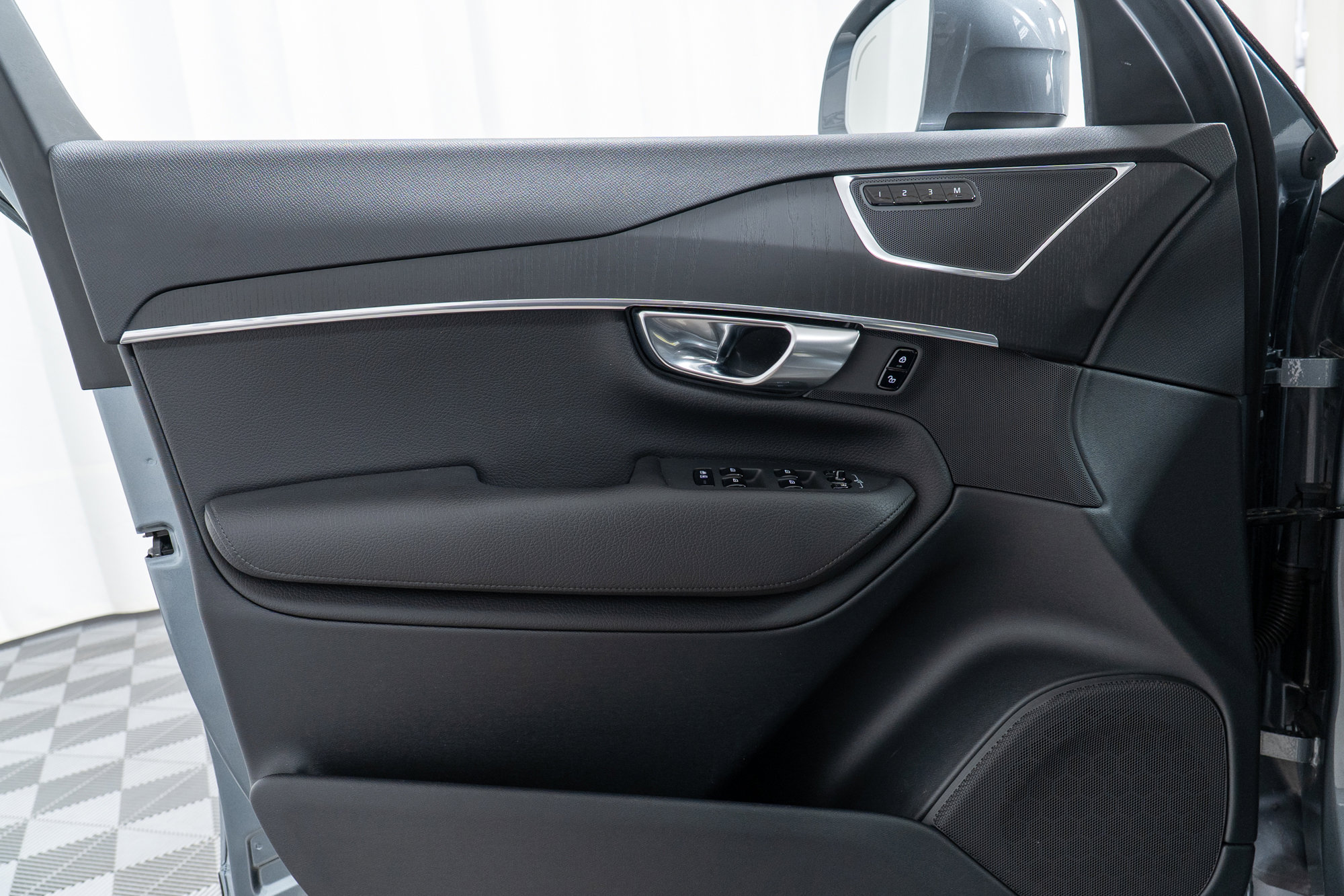 Used 2020 Volvo XC90 T6 Momentum image 11