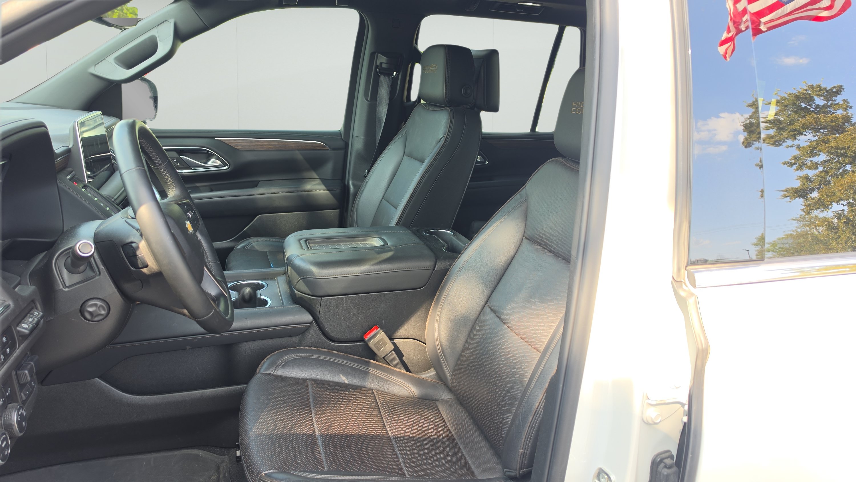 Used 2023 Chevrolet Tahoe High Country AWD/4WD image 9