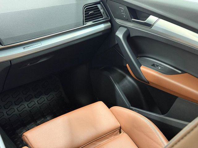Certified 2025 Audi Q5 2.0T Premium w/ Convenience Plus Package image 13
