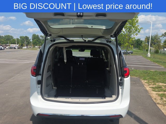 Used 2022 Chrysler Pacifica Touring-L FWD image 12