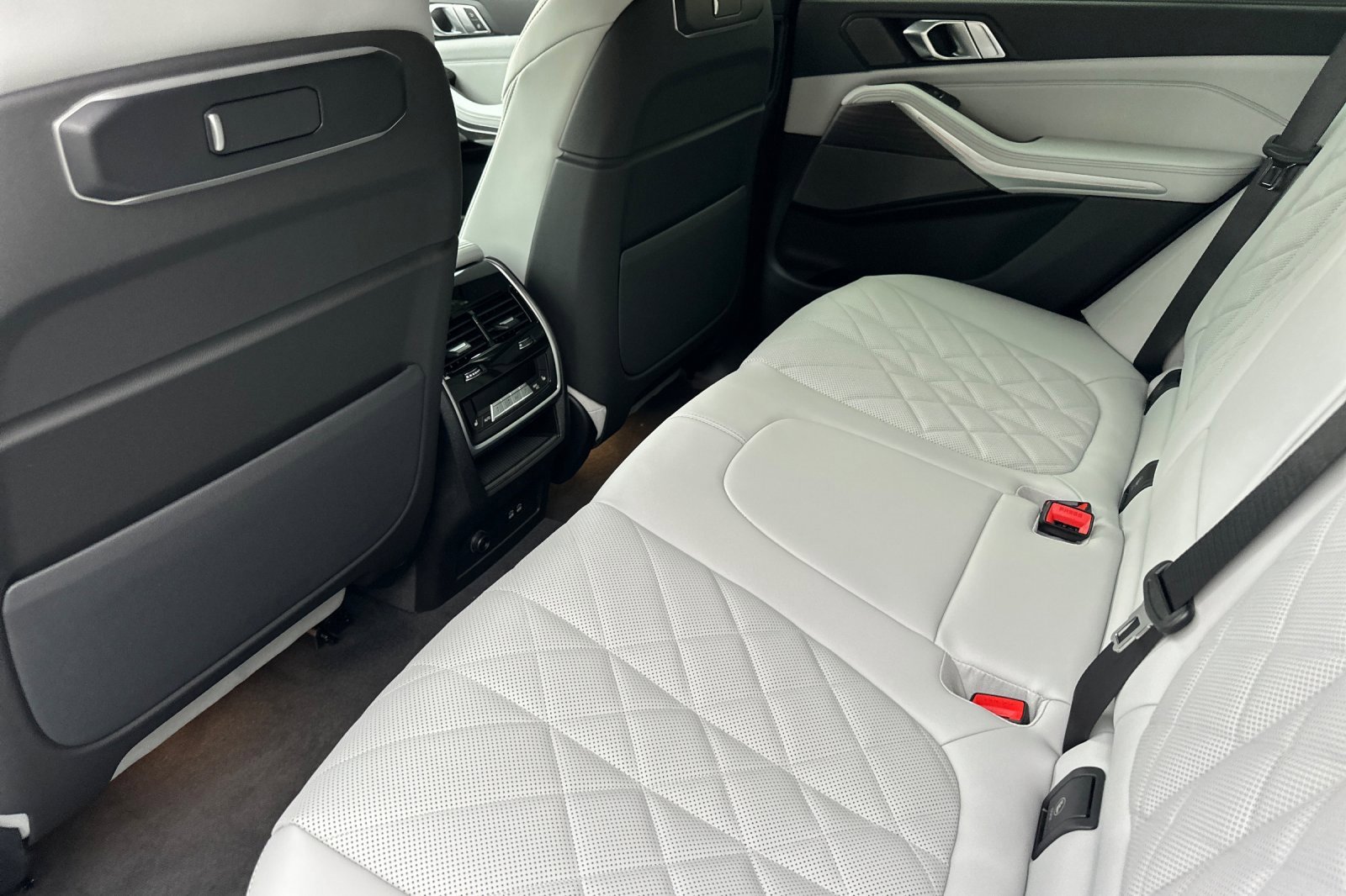 New 2026 BMW X5 xDrive40i w/ M Sport Package image 9