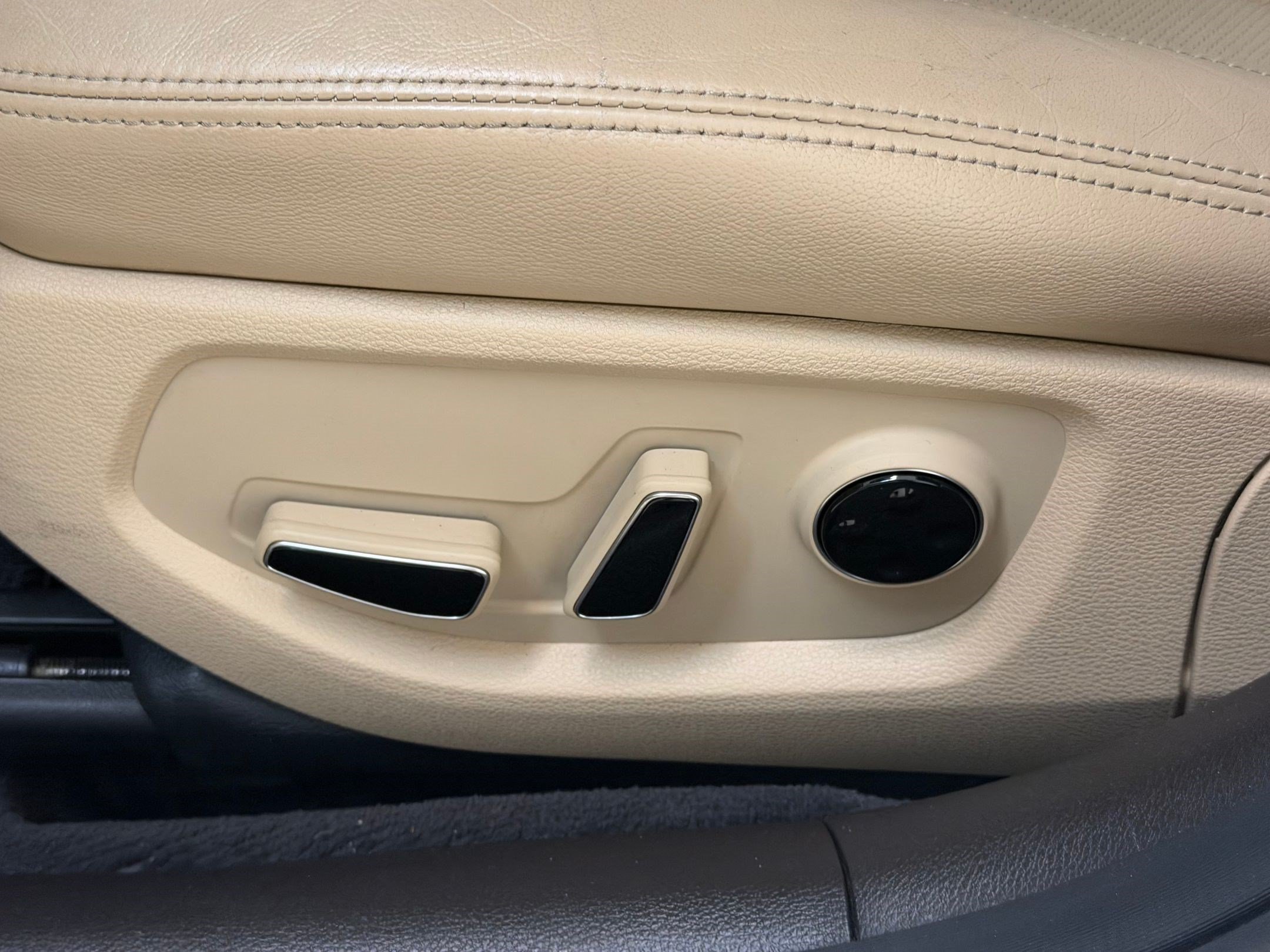 Used 2020 Genesis G80 3.8 RWD image 15