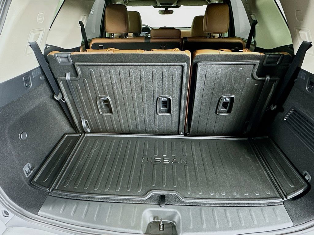 New 2025 Nissan Pathfinder Platinum w/ Black Appearance Package image 34