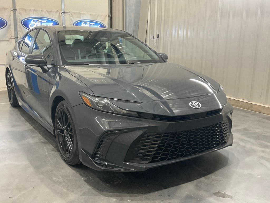 Used 2025 Toyota Camry SE FWD image 2