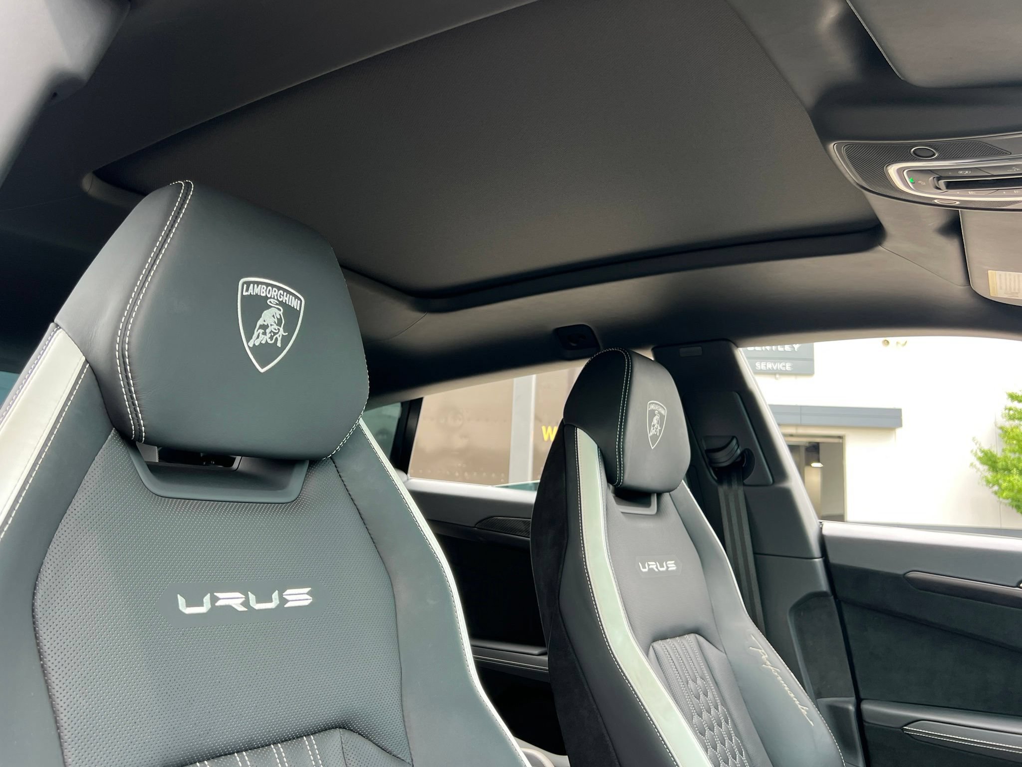 Used 2023 Lamborghini Urus Performante AWD/4WD image 26