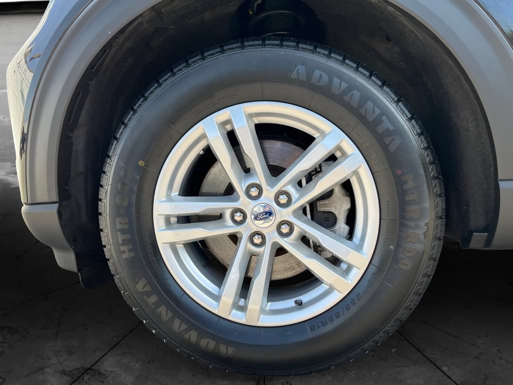 Used 2023 Ford Explorer XLT w/ Equipment Group 202A AWD/4WD image 14