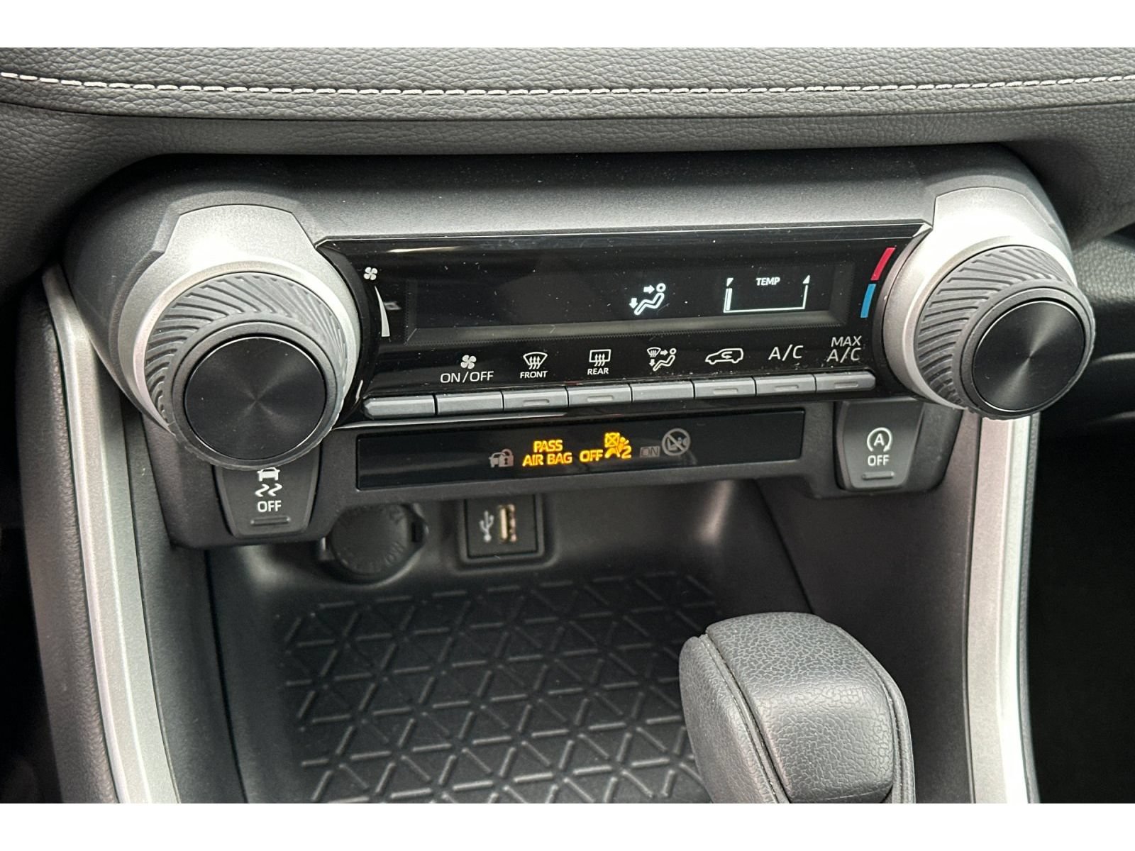 Used 2025 Toyota RAV4 LE AWD/4WD image 23