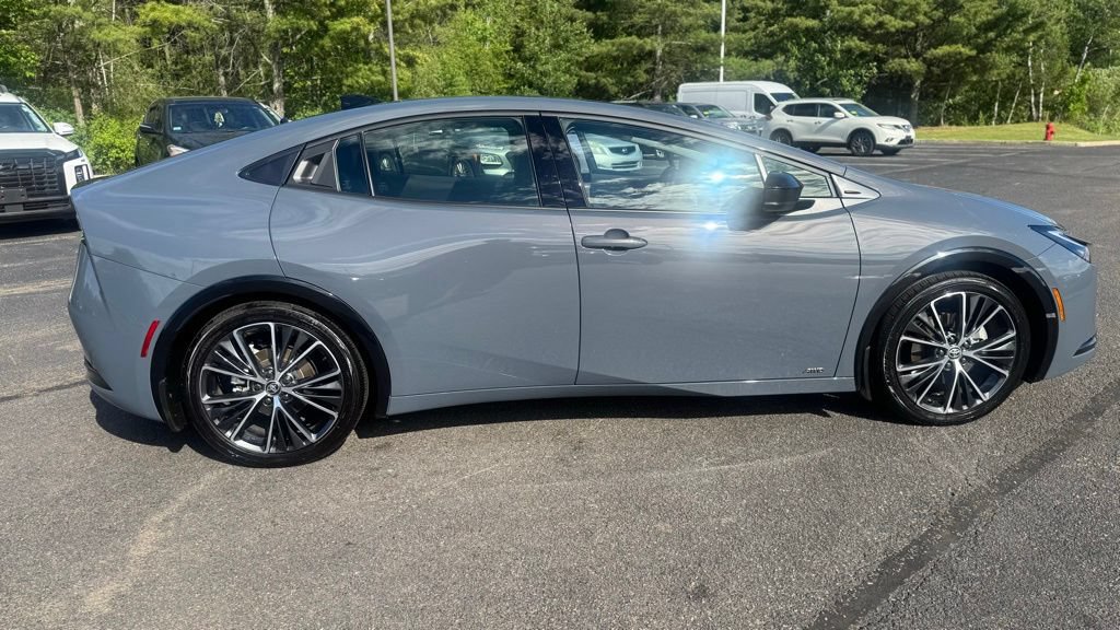 Used 2025 Toyota Prius Limited AWD/4WD image 4