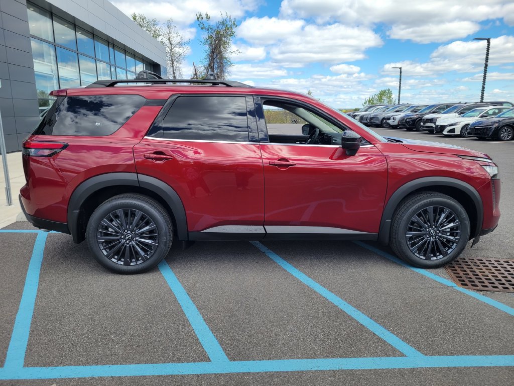 New 2026 Nissan Pathfinder SL w/ SL Premium Package AWD/4WD image 2