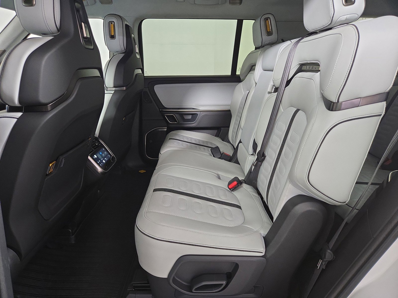 Used 2024 Rivian R1S Adventure image 20