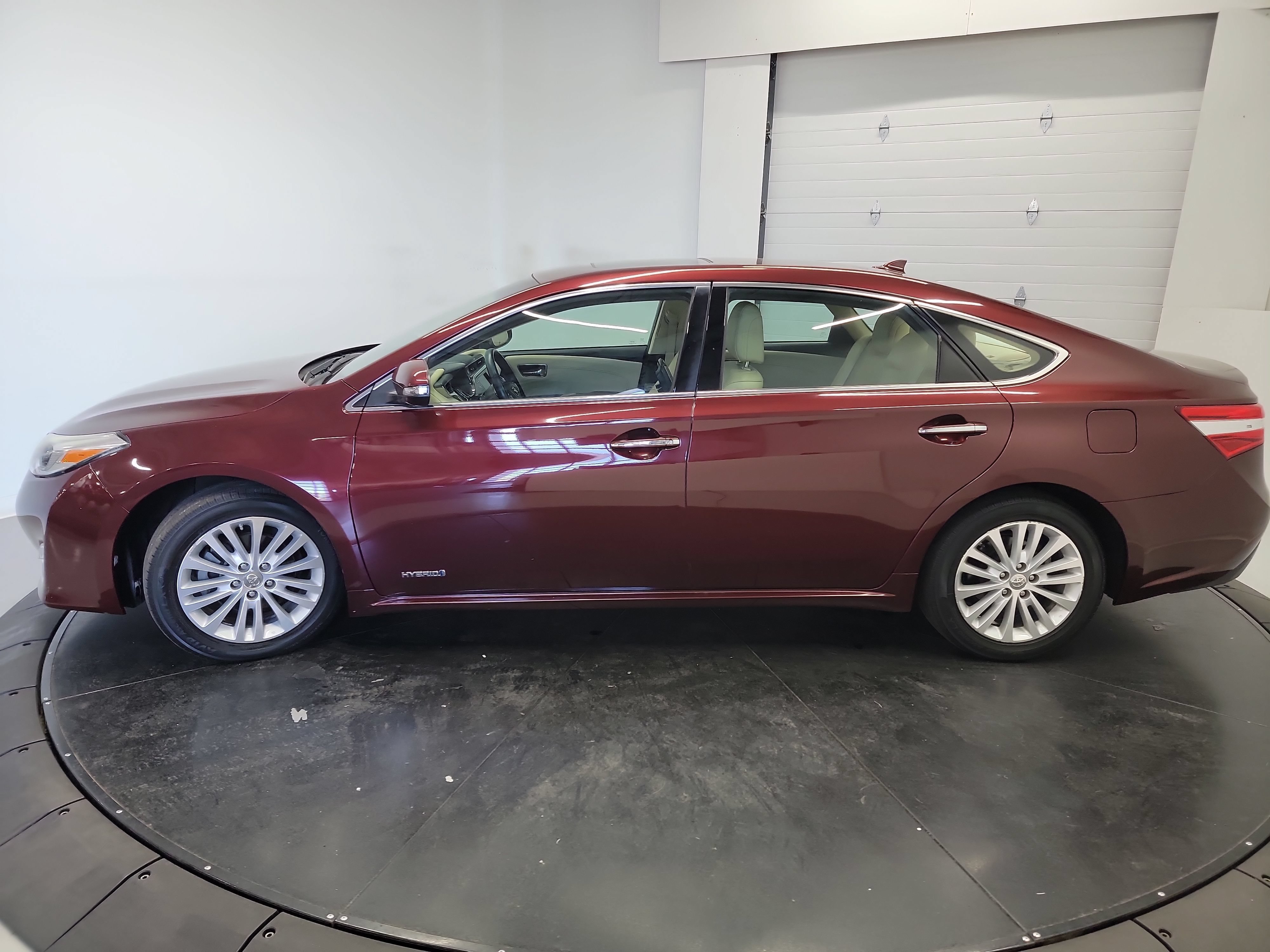 Used 2014 Toyota Avalon Limited FWD image 4