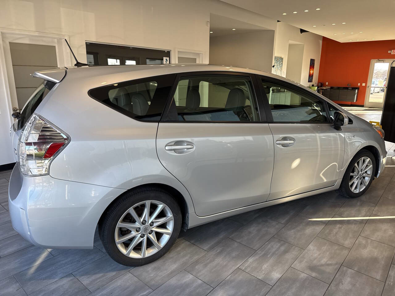 Used 2014 Toyota Prius V Five image 9