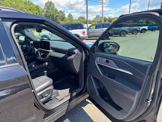 Used 2025 Ford Explorer ST AWD/4WD image 18