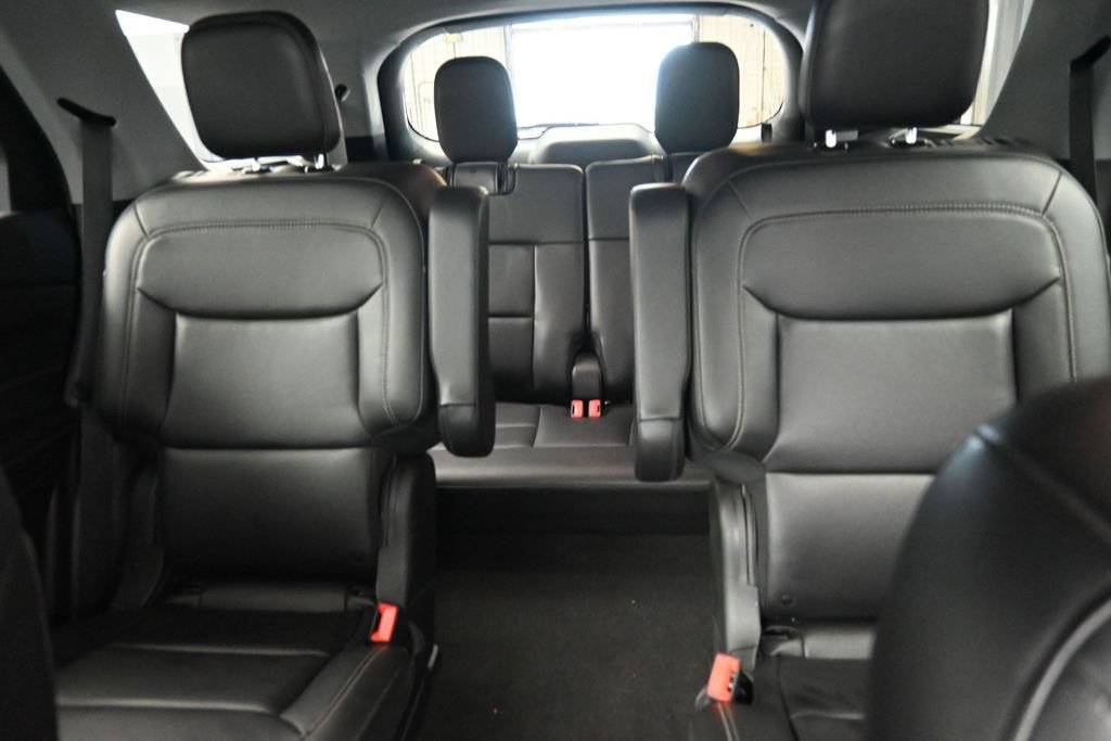 Used 2024 Ford Explorer XLT w/ Equipment Group 202A AWD/4WD image 25