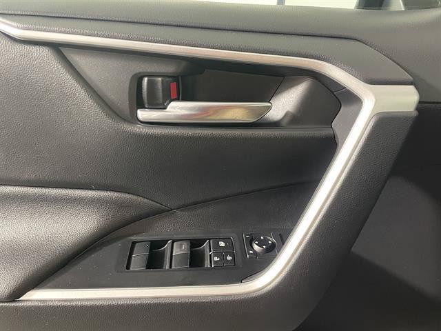 Certified 2021 Toyota RAV4 XLE FWD image 17
