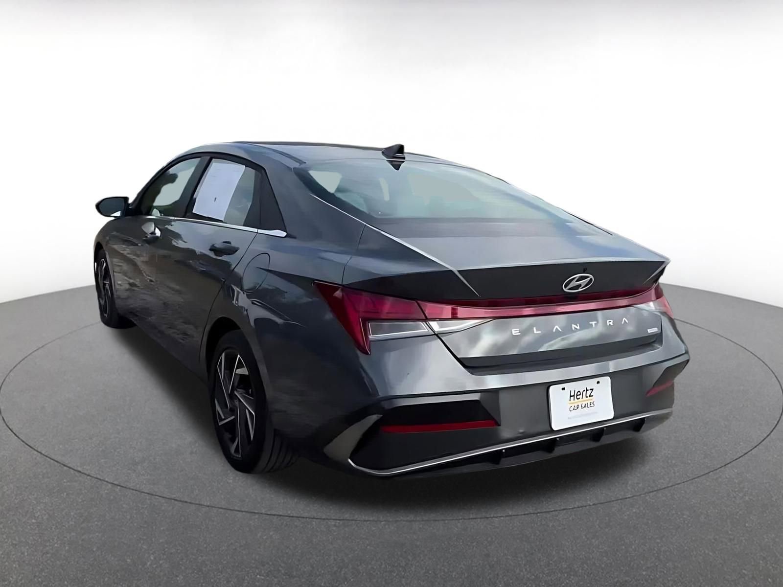 Used 2025 Hyundai Elantra Limited image 11