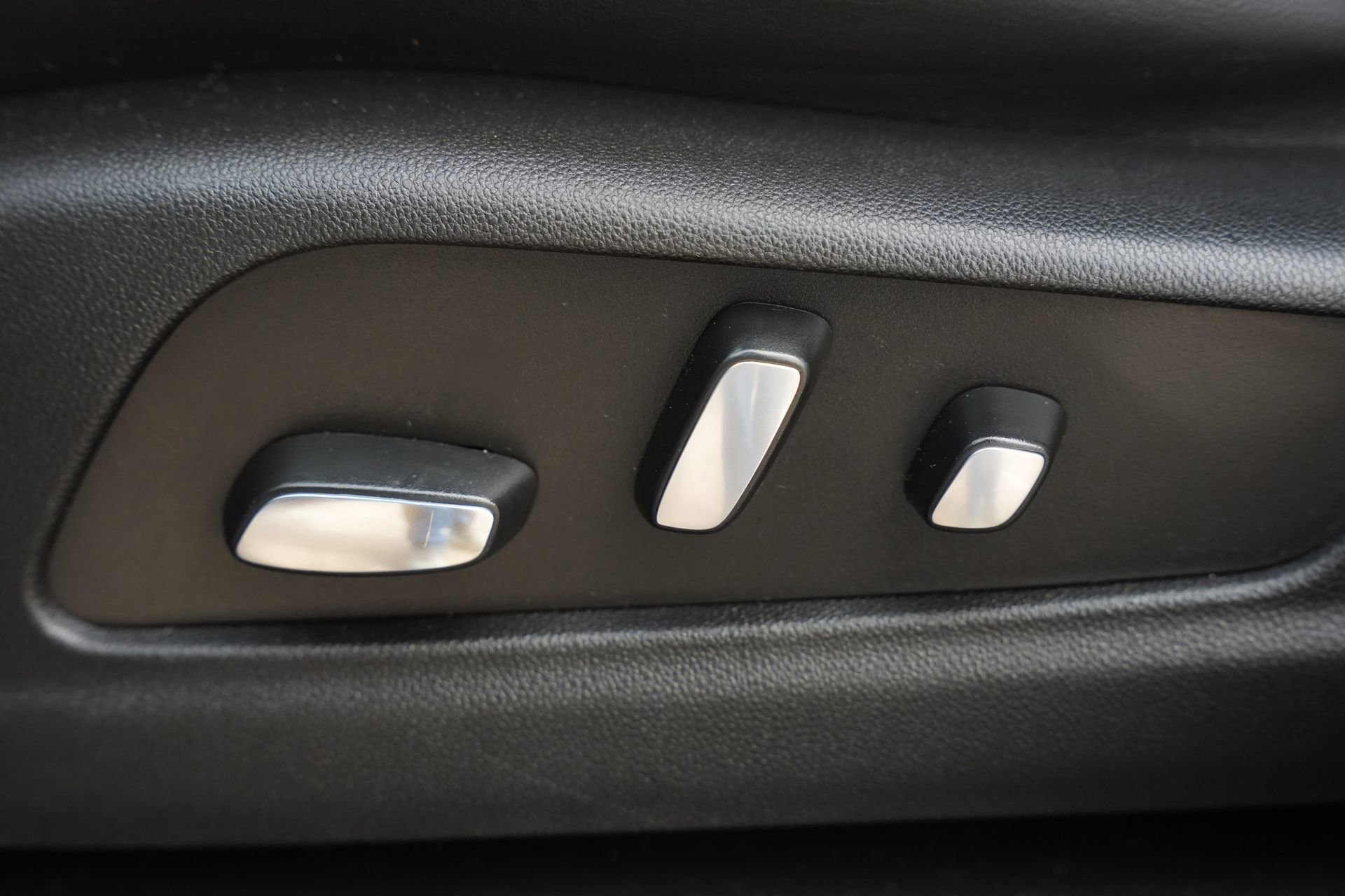 Used 2023 Cadillac XT6 Premium Luxury image 16