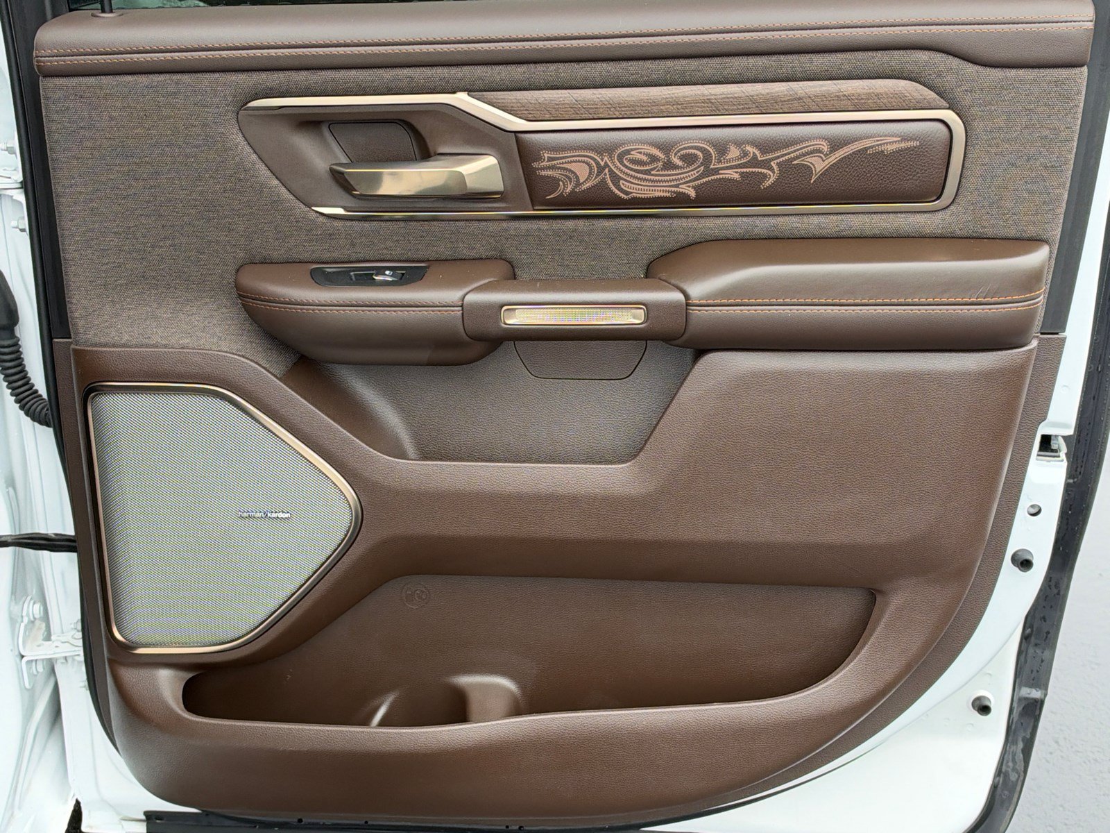 Used 2025 RAM 1500 Limited AWD/4WD image 16