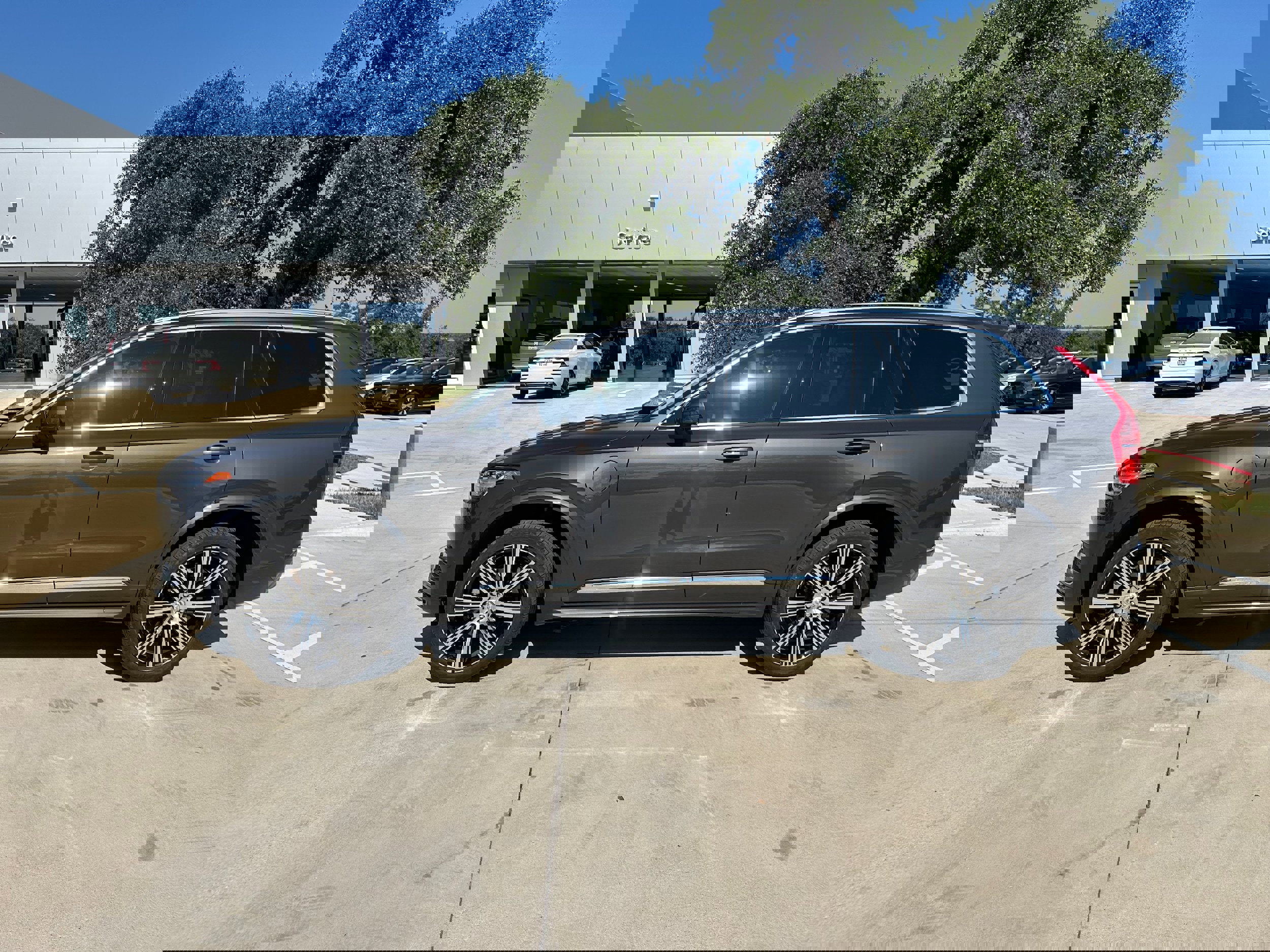 Certified 2023 Volvo XC90 T8 Plus image 3