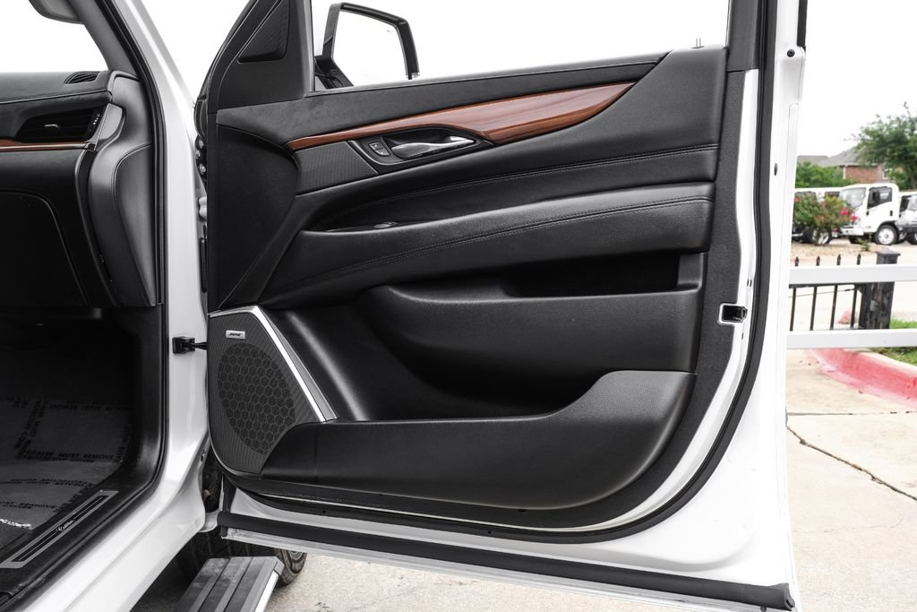 Used 2019 Cadillac Escalade ESV Premium Luxury RWD image 48