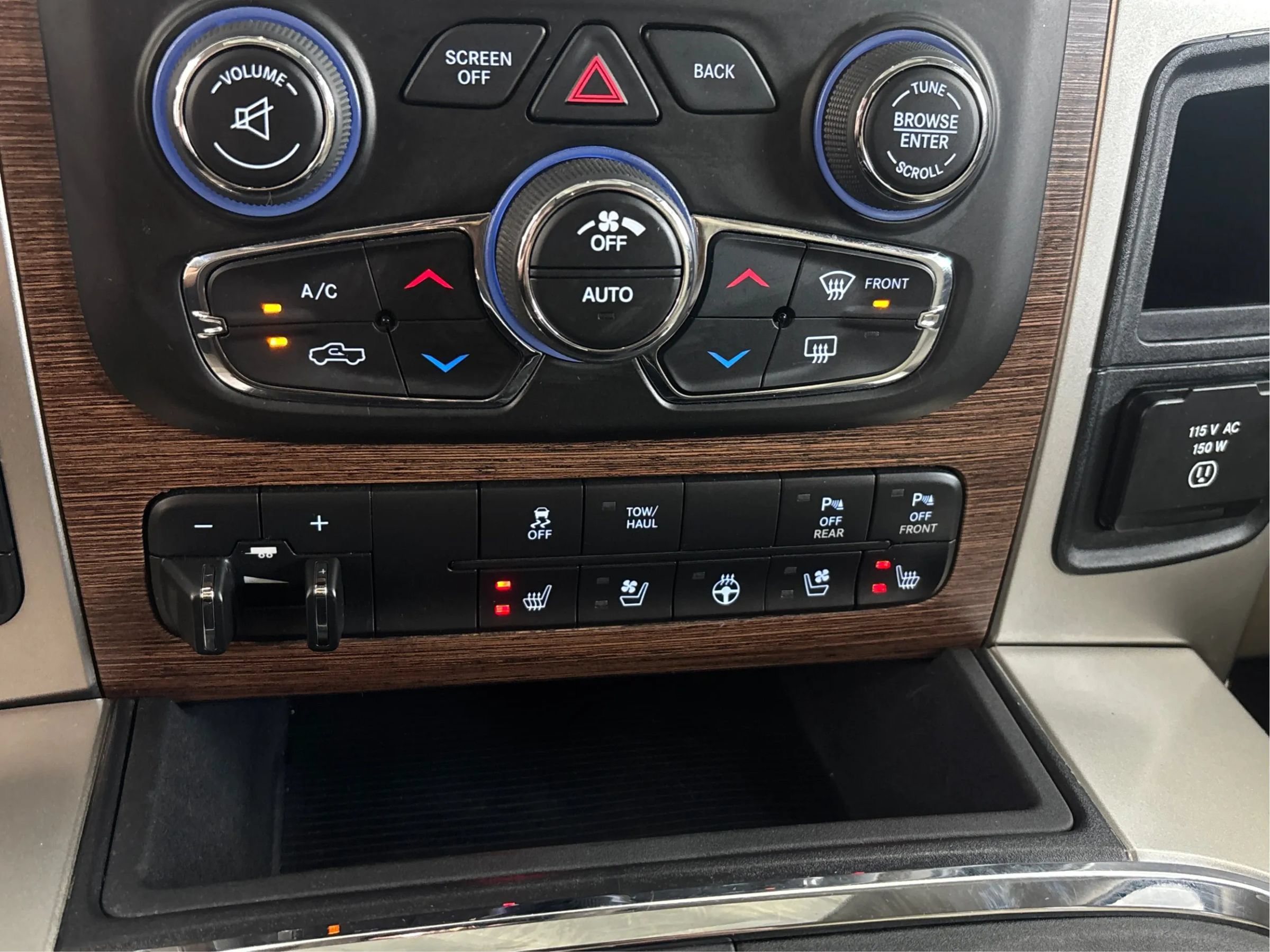 Used 2018 RAM 1500 Laramie w/ Convenience Group AWD/4WD image 43