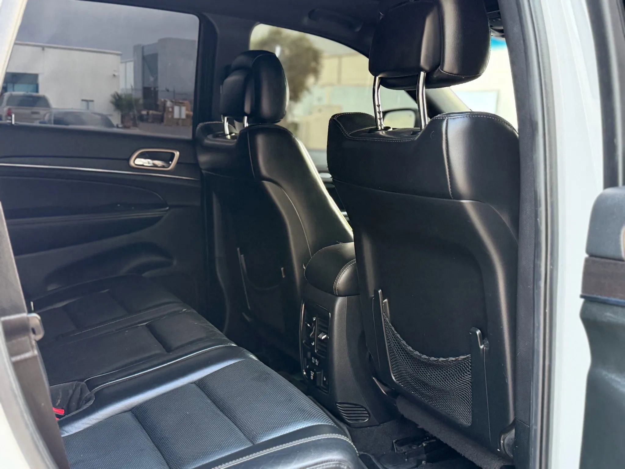 Used 2015 Jeep Grand Cherokee Limited w/ Luxury Group II image 15