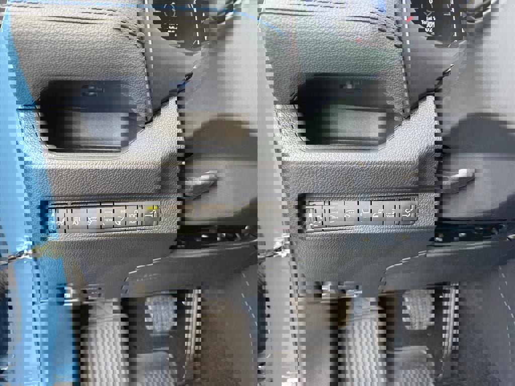 Used 2025 Toyota RAV4 XSE w/ Advanced Technology Package image 19