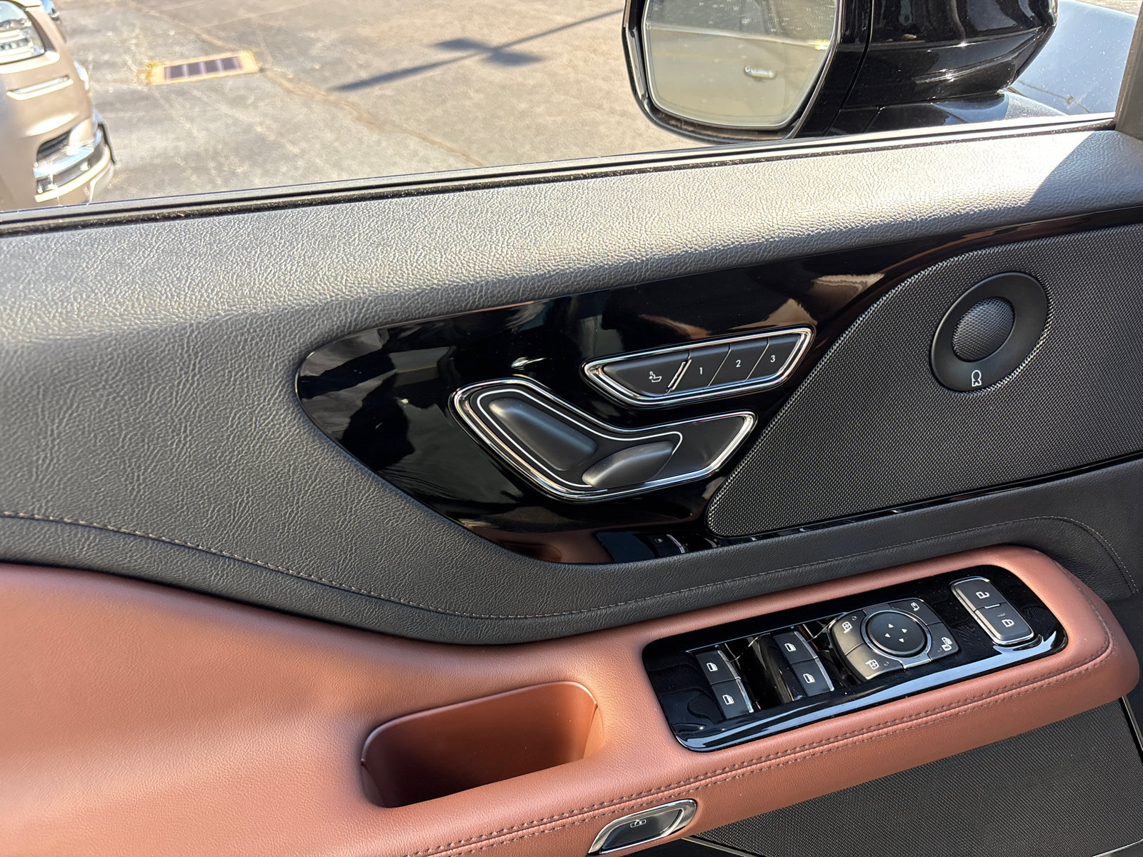 New 2027 Lincoln Aviator Reserve w/ Jet Appearance Package AWD/4WD image 12