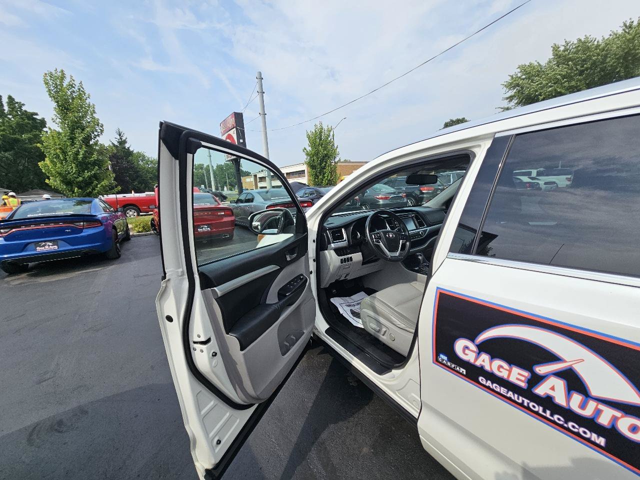 Used 2015 Toyota Highlander XLE AWD/4WD image 18