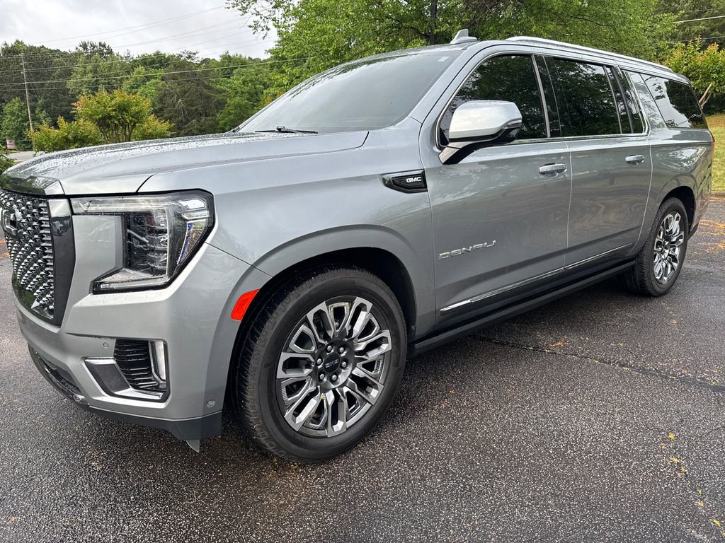 Used 2023 GMC Yukon XL Denali Ultimate AWD/4WD image 9