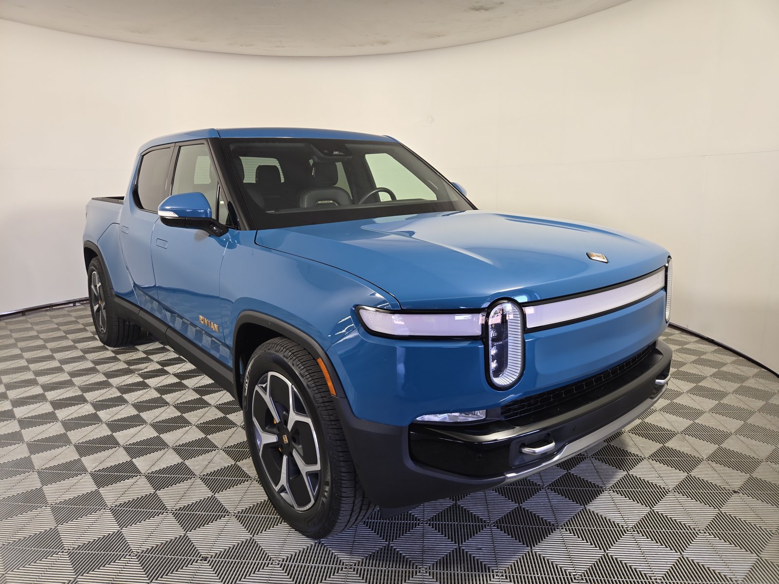 Used 2022 Rivian R1T Adventure AWD/4WD image 7