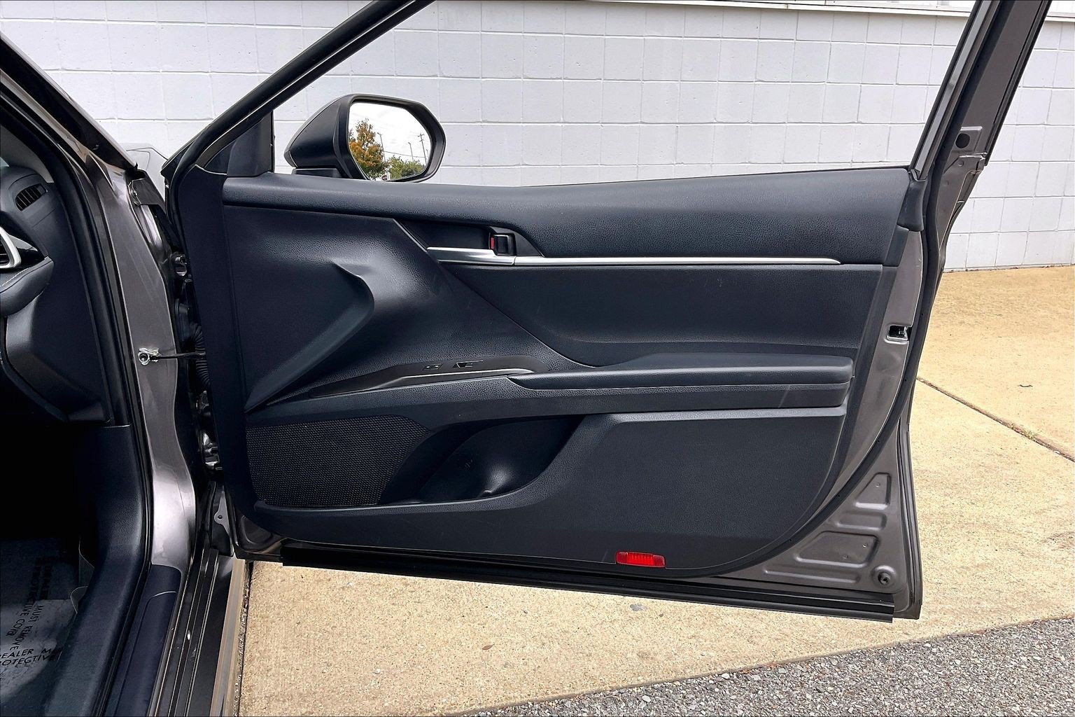 Used 2022 Toyota Camry SE FWD image 28