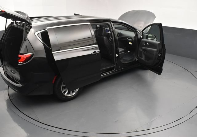 Certified 2025 Chrysler Pacifica Select AWD/4WD image 31