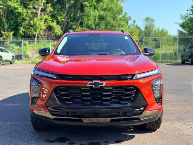 Used 2024 Chevrolet Trax ACTIV w/ Sunroof Package FWD image 3