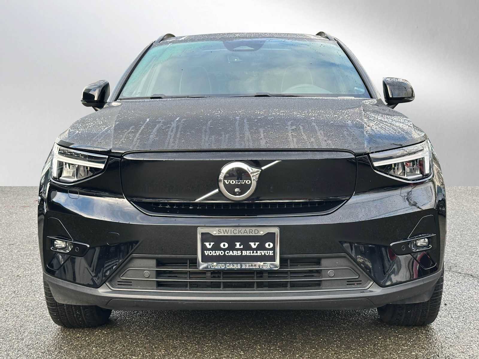 Used 2023 Volvo XC40 Recharge Plus image 8