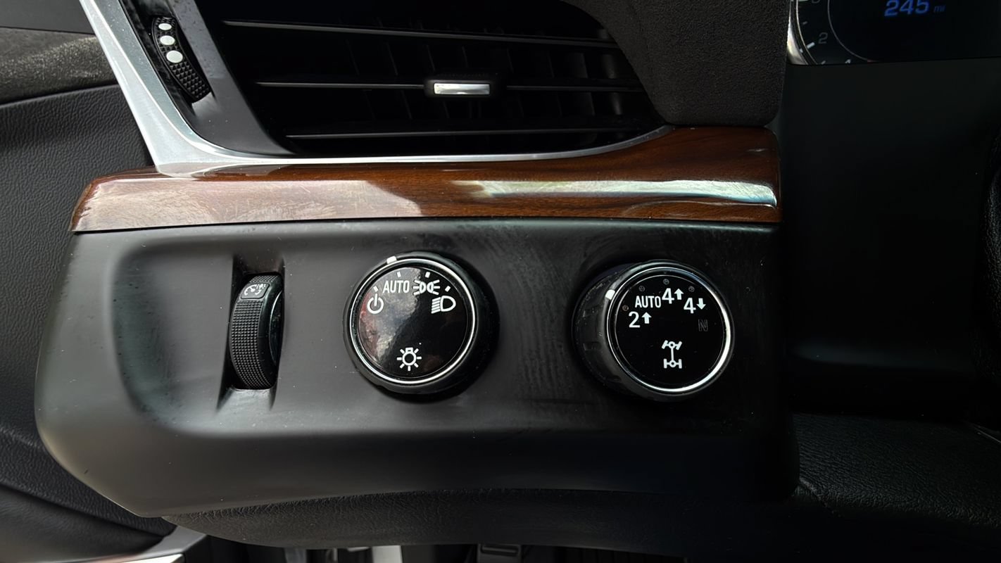 Used 2019 Cadillac Escalade Luxury AWD/4WD image 13