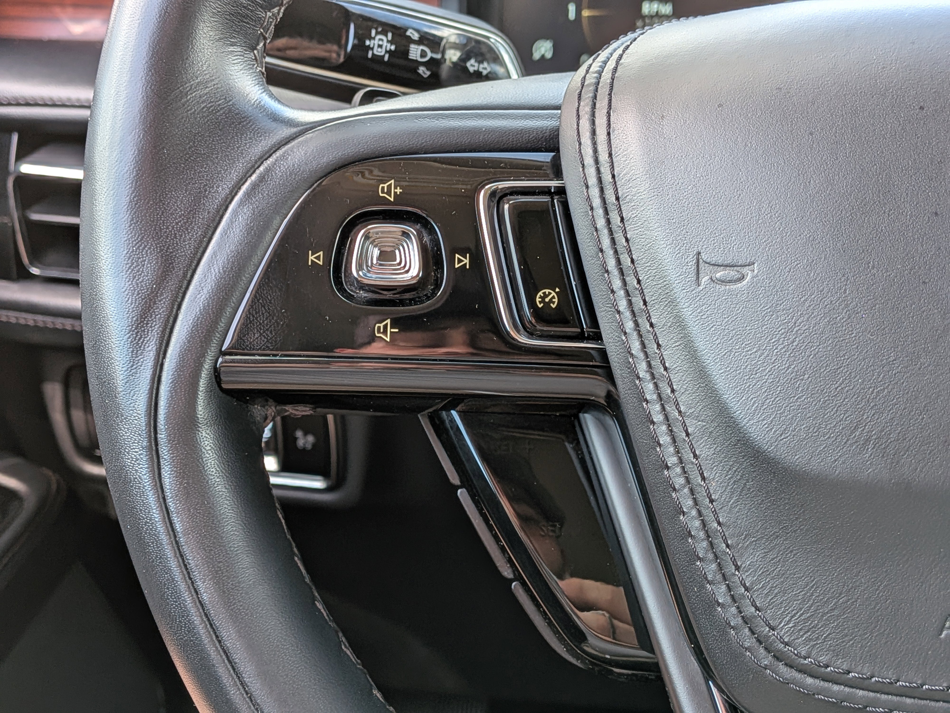 Used 2023 Lincoln Aviator Reserve image 30