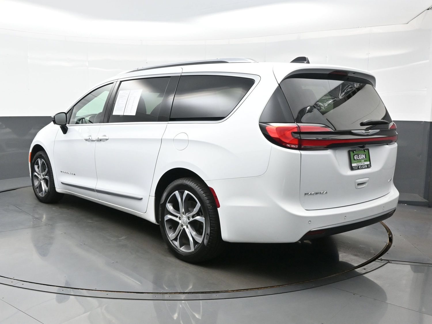 Used 2026 Chrysler Pacifica Pinnacle AWD/4WD image 5