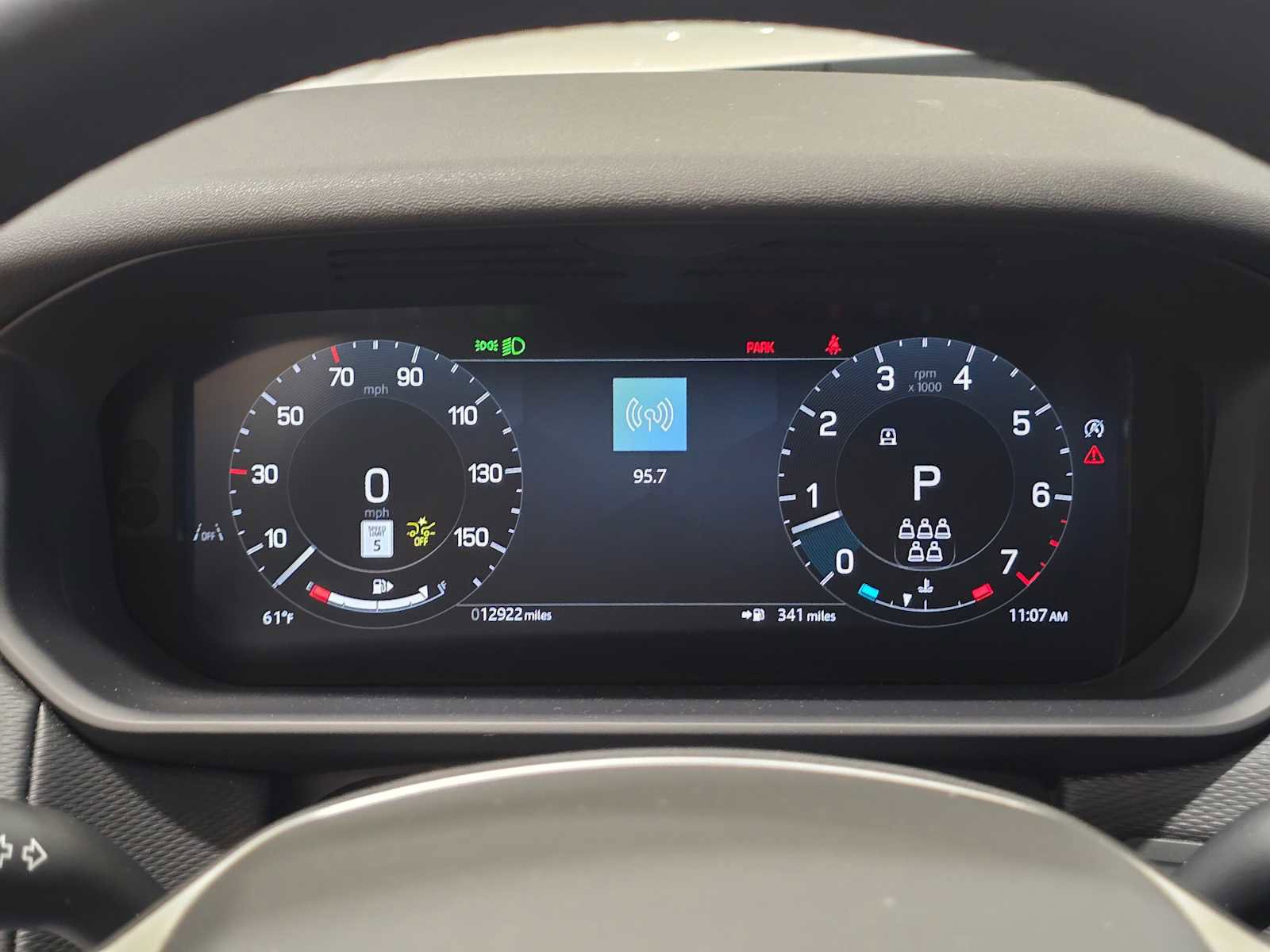 Used 2025 Land Rover Discovery Dynamic SE image 25