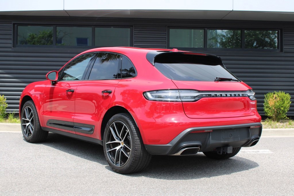 Used 2025 Porsche Macan image 3