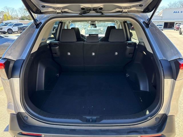 Used 2022 Toyota RAV4 LE image 12
