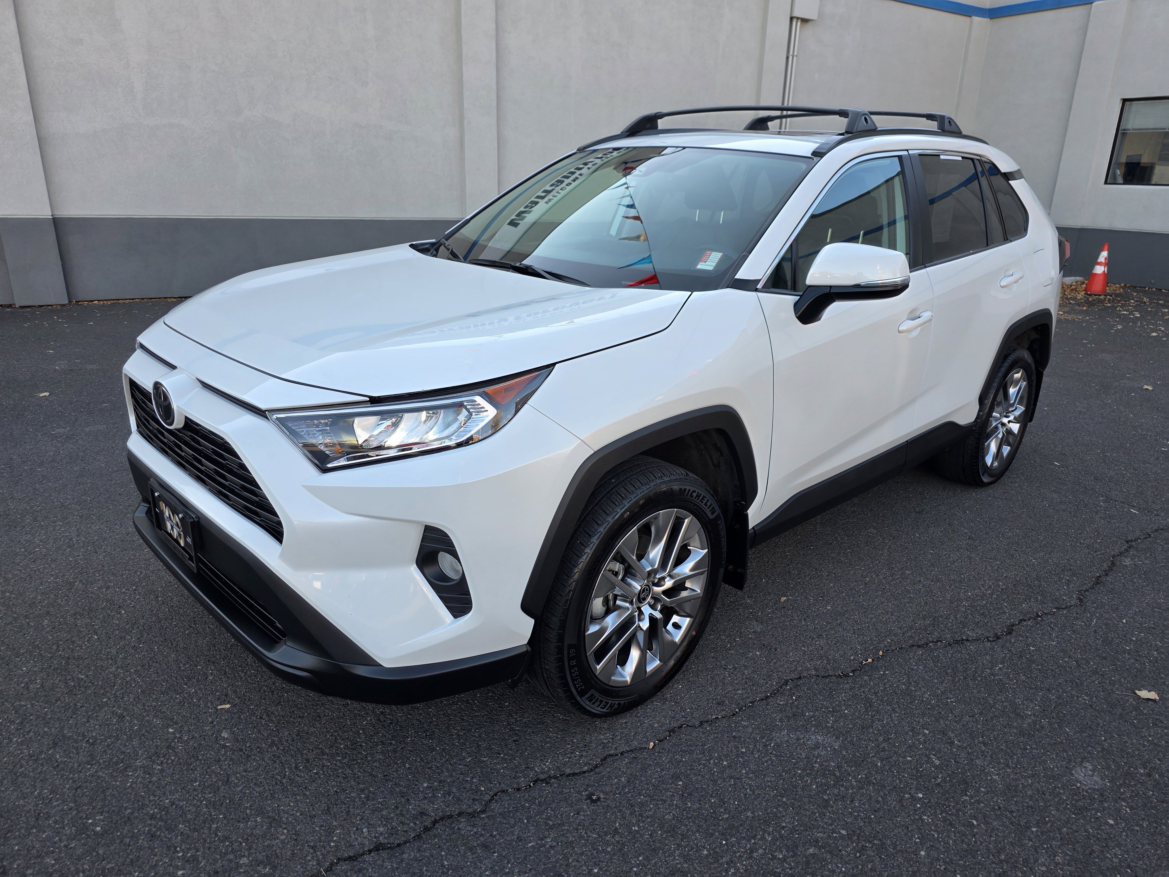 Used 2021 Toyota RAV4 XLE Premium image 4