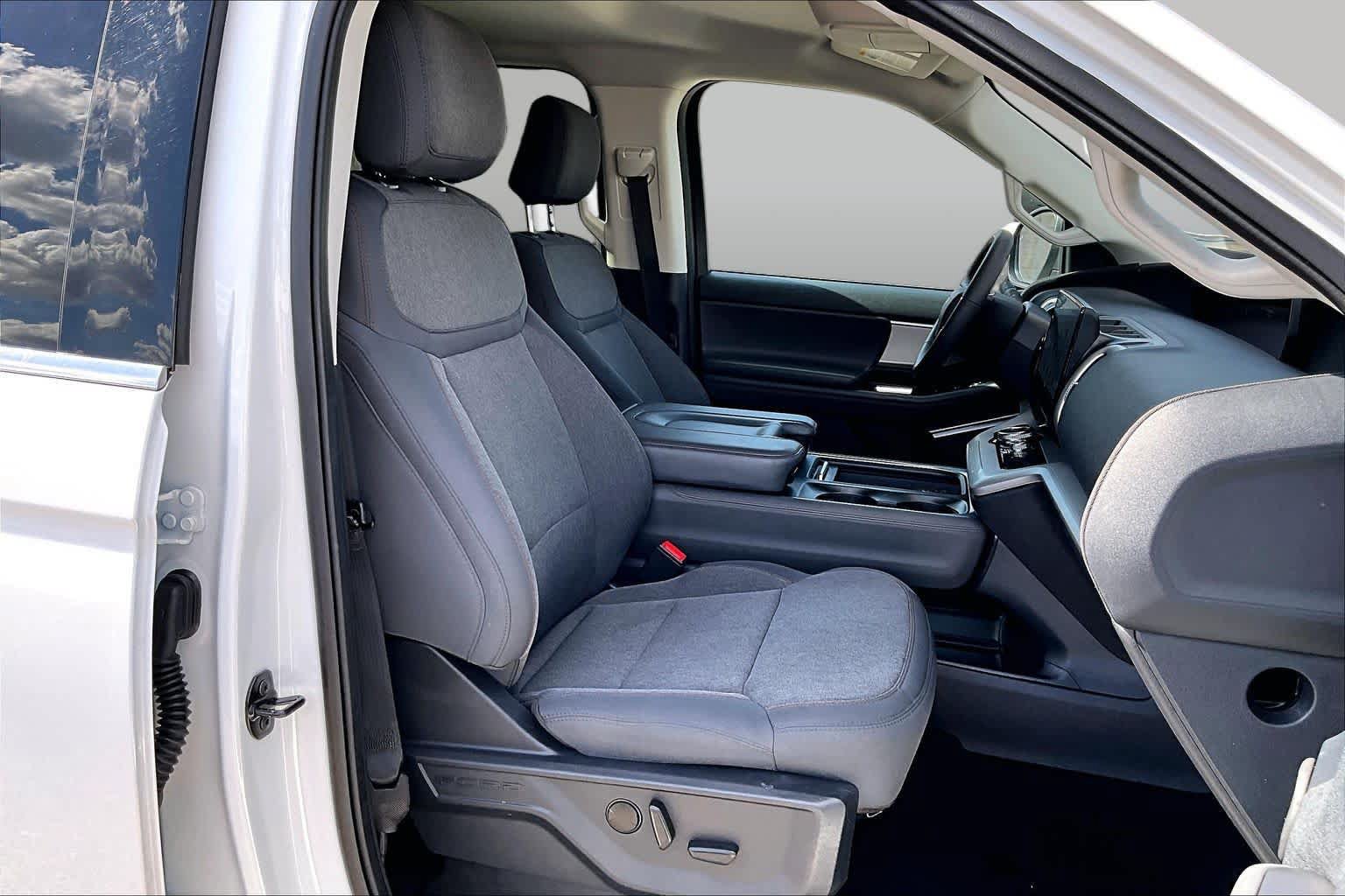 Certified 2025 Ford Expedition Active RWD image 9