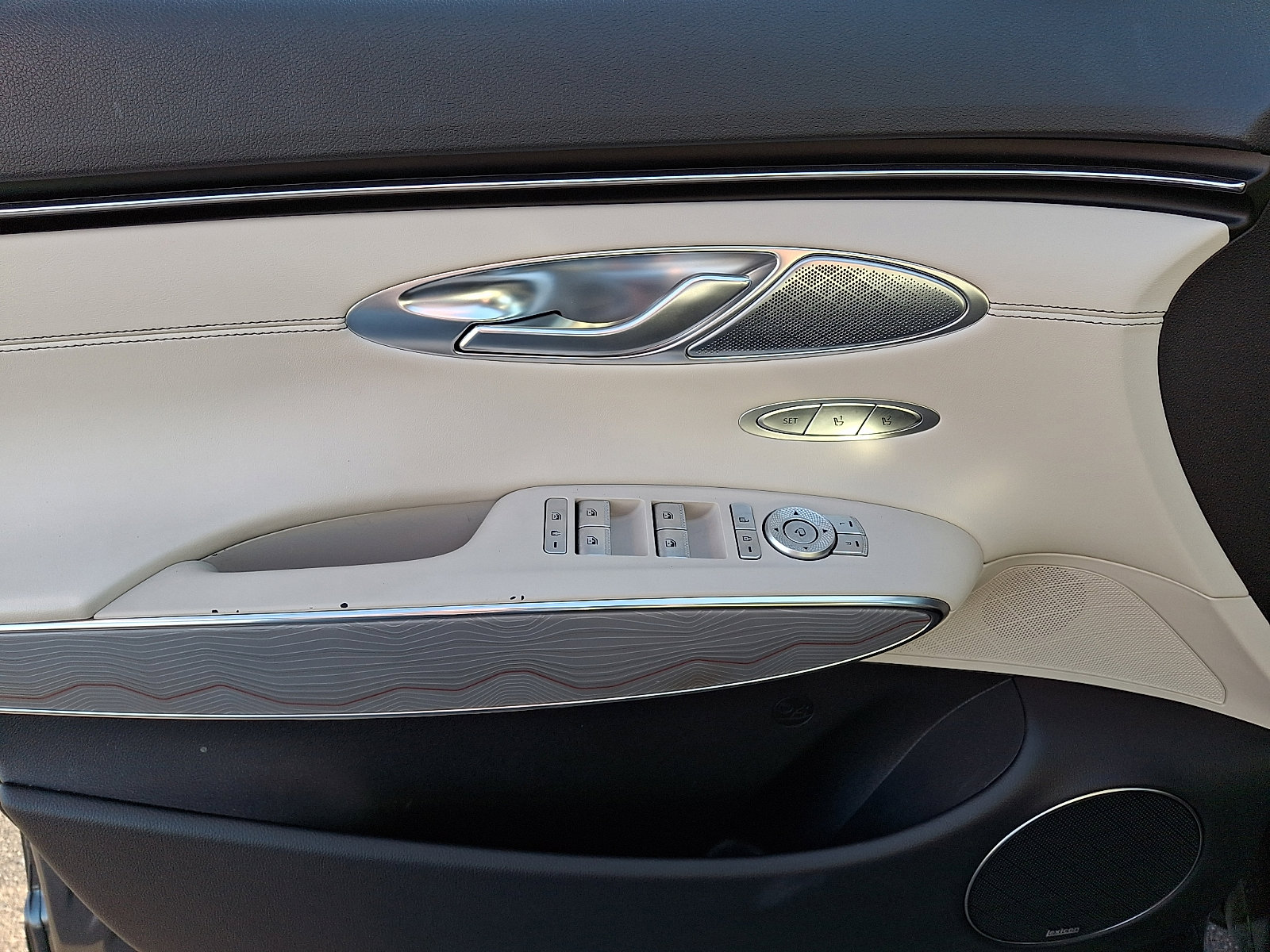 Certified 2022 Genesis GV70 2.5T w/ Advanced Package image 13