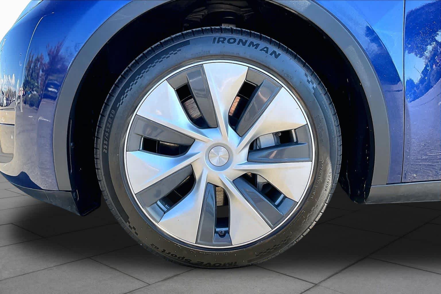 Used 2023 Tesla Model Y Long Range AWD/4WD image 10