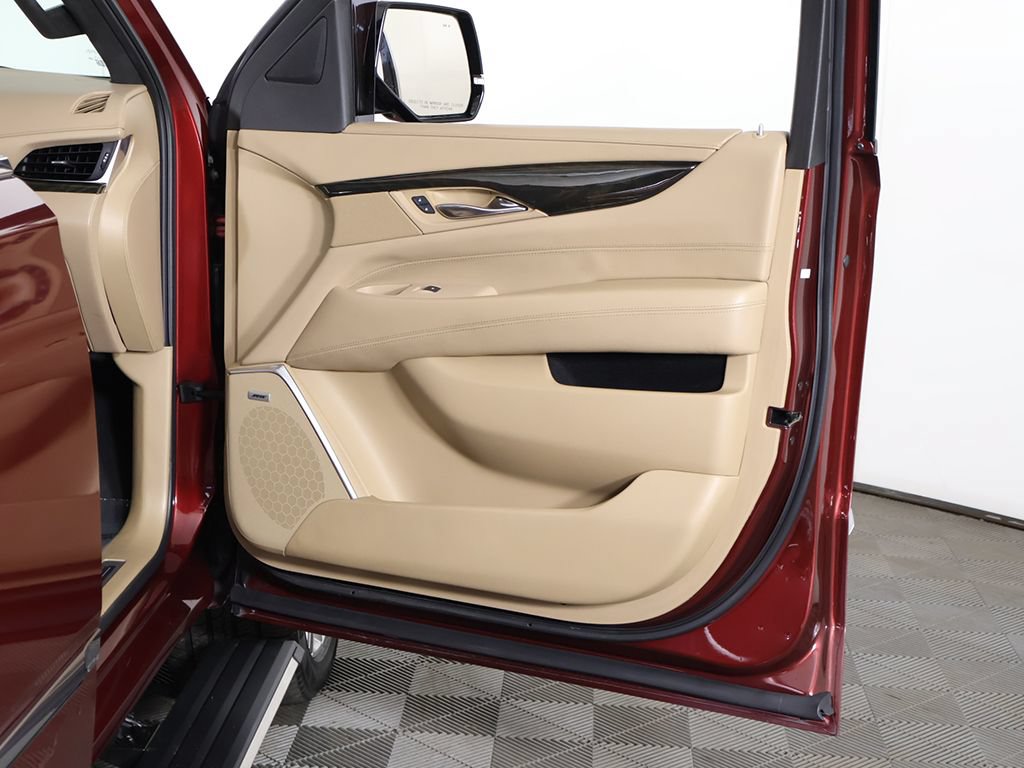 Used 2019 Cadillac Escalade Platinum AWD/4WD image 35