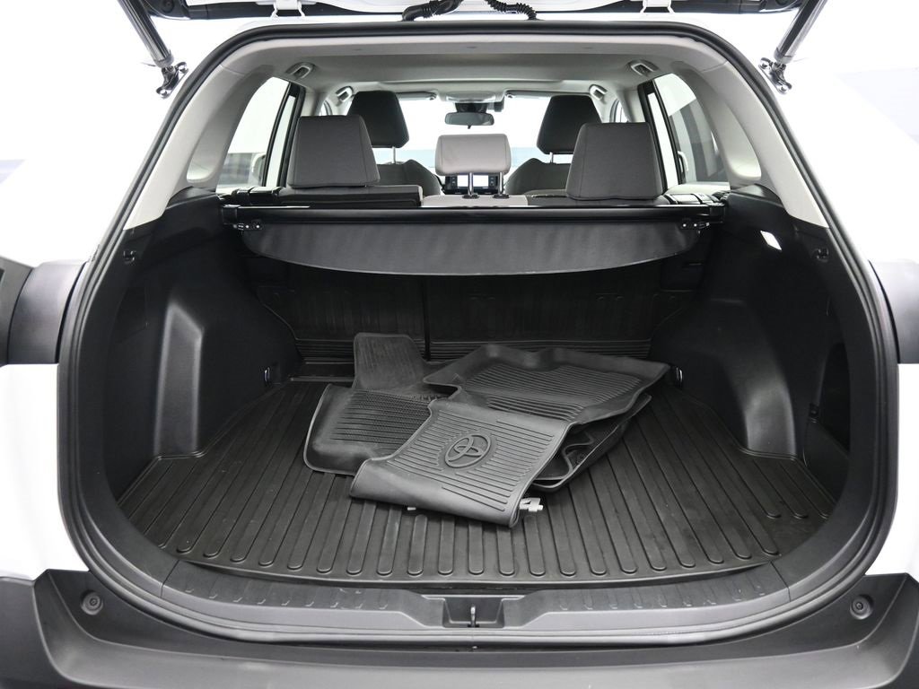 Certified 2022 Toyota RAV4 XLE image 22