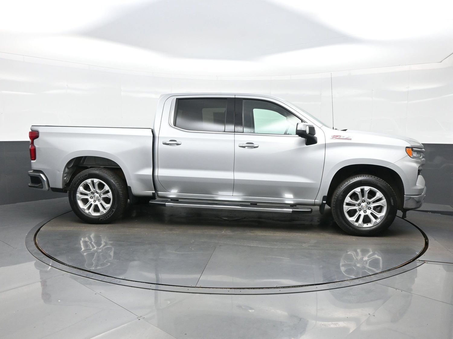 Used 2022 Chevrolet Silverado 1500 LTZ w/ LTZ Premium Package AWD/4WD image 7