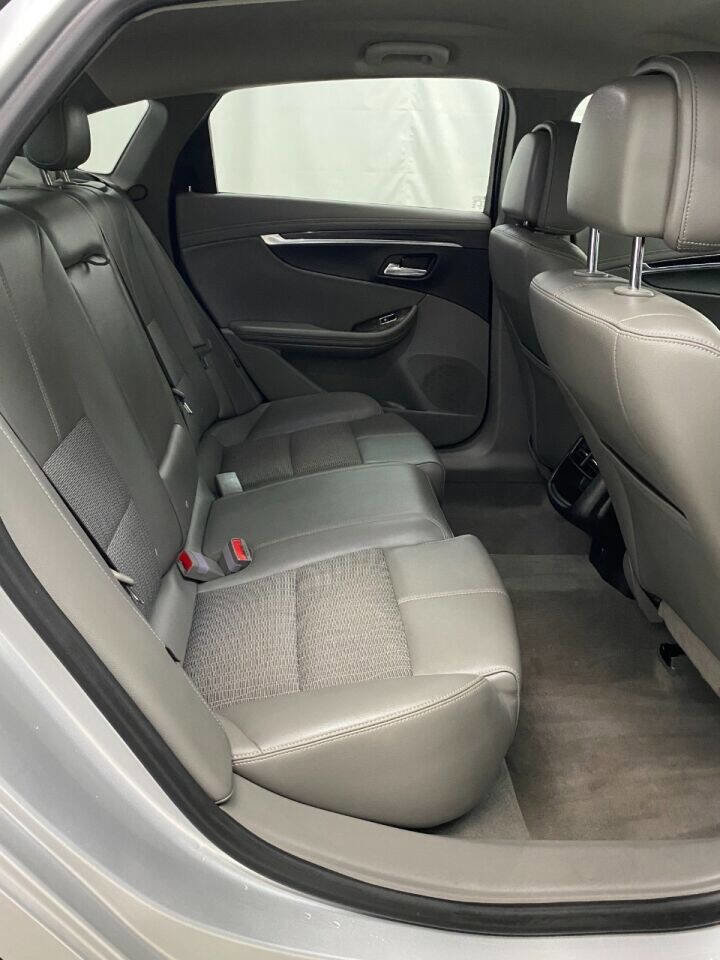 Used 2014 Chevrolet Impala LT w/ Convenience Package image 12